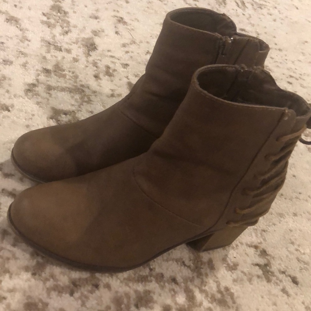 Ankle booties• lace up back
